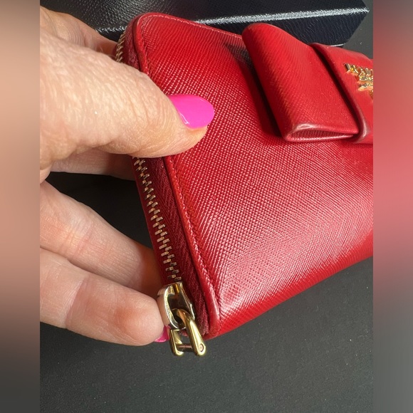 Authentic Prada wallet - red - Picture 3 of 7